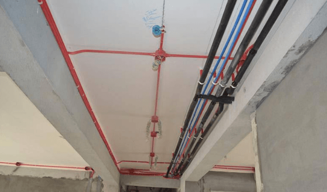 水管開槽走地好還是走頂好？水電水管怎么改造？